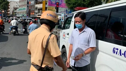 TP.HCM tổng kiểm tra, xứ lý tình trạng xe lạm dụng tín hiệu ưu tiên