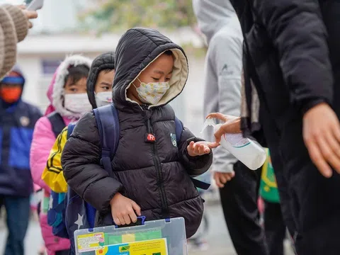 Học sinh nghỉ học vì rét: Phụ huynh bị động khi sáng mới biết tin