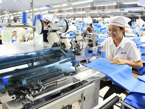 Năm 2024, công chức, viên chức đến 66 tuổi mới nghỉ hưu