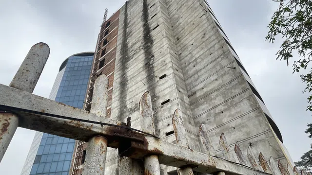 Ám ảnh khung cảnh hoang tàn Bệnh viện Quốc tế Hoa Kỳ Hà Nội có giá triệu đô