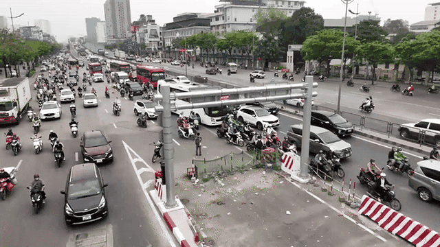 Lý do cầu vượt thép Mai Dịch đã hoàn thành nhưng chưa thông xe