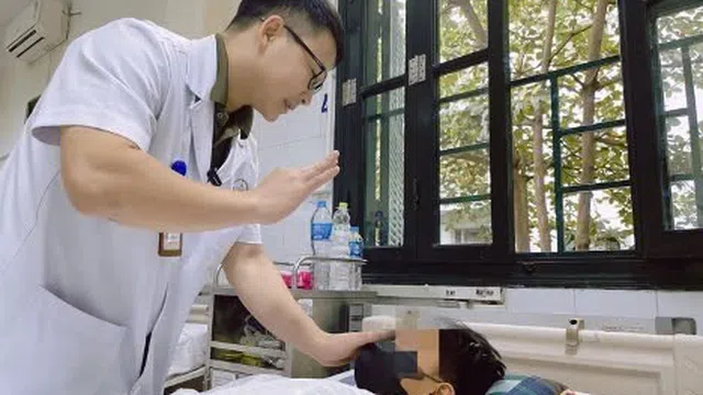 Dập nát ngón tay vì chơi pháo tự chế