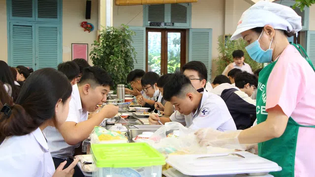 TP.HCM: Kiểm tra toàn diện chất lượng bữa ăn trong trường học