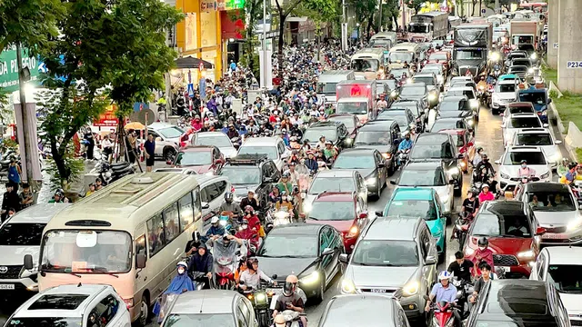 Hà Nội cần giải quyết 33 điểm tắc nghẽn giao thông