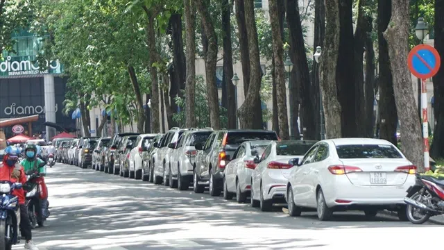 TP.HCM thí điểm thu phí tự động ô tô đỗ ở 3 tuyến đường