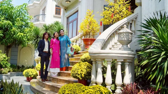 Căn biệt thự trị giá 300 tỷ đồng của nghệ sĩ Việt Hương có gì đặc biệt?