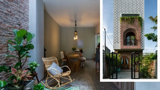 Căn nhà có thiết kế mặt tiền ấn tượng nhờ khung cửa vòm và nền tường cổ điển