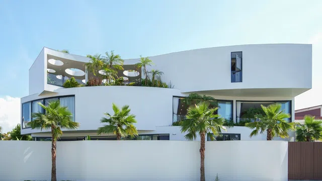 Quảng Nam: Căn biệt thự lấy cảm hứng từ sóng biển khiến người xem "mắt tròn mắt dẹt"