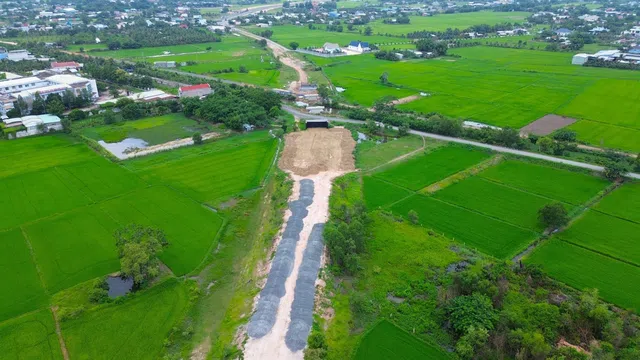 Đường Hồ Chí Minh xuyên miền Đông Nam Bộ dần lộ diện sau hơn nửa năm thi công