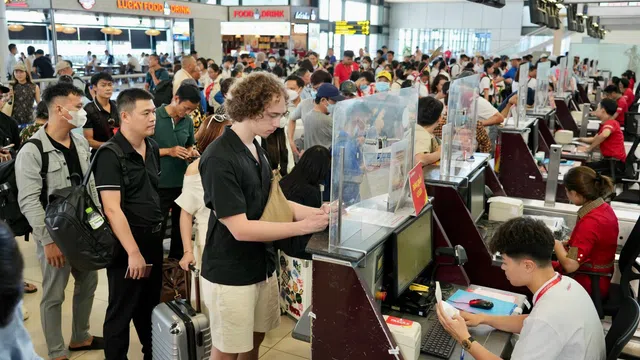 Vé tàu xe đồng loạt cháy hàng dịp 30/4