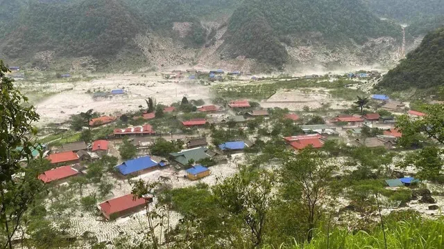 Mưa đá phủ trắng như tuyết ở Sơn La