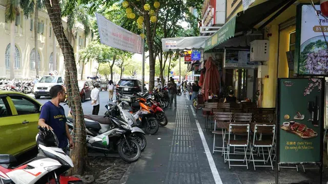 TP HCM: Quận 1 sẽ “hợp thức hóa” hoạt động buôn bán trên vỉa hè