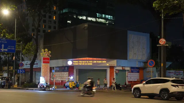 TP. HCM: Tắt, giảm đèn, biển hiệu quảng cáo ngoài trời sau 22 giờ