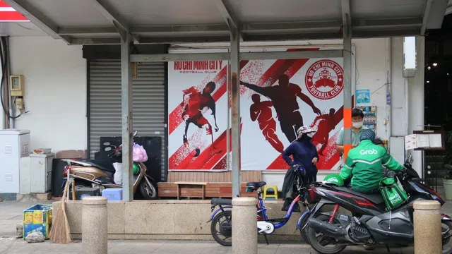 TPHCM: 4 trạm nhà chờ xe buýt trên phố đi bộ Nguyễn Huệ bị đề xuất tháo dỡ