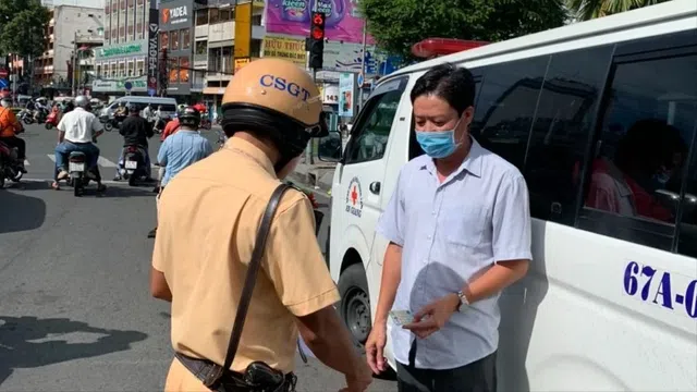 TP.HCM tổng kiểm tra, xứ lý tình trạng xe lạm dụng tín hiệu ưu tiên