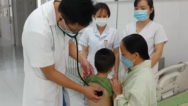 Số ca tay chân miệng, ho gà, sốt xuất huyết ở Hà Nội đều tăng