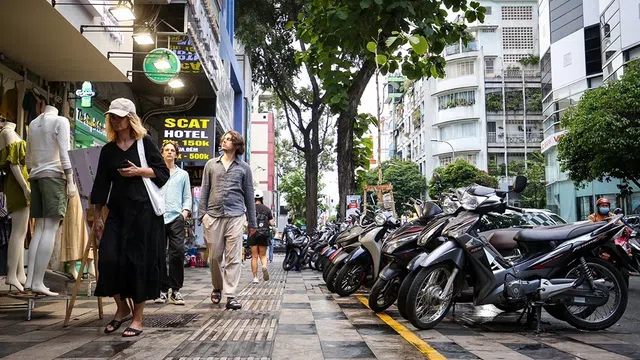 TP.HCM: Vỉa hè ngăn nắp hơn sau khi thí điểm thu phí