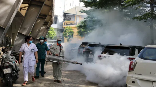 Nguy cơ dịch chồng dịch gia tăng tại Hà Nội