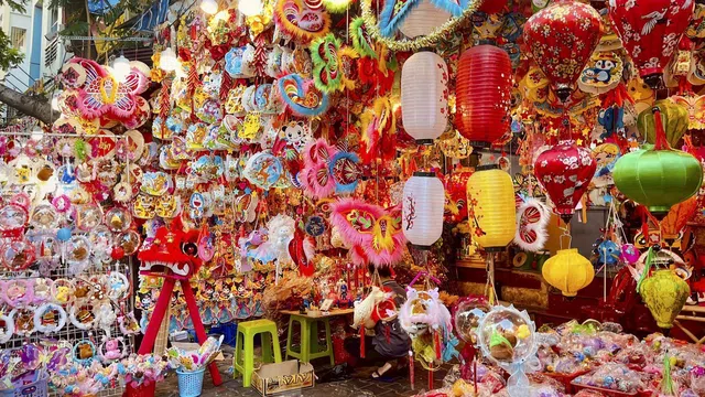 Làng lồng đèn nức tiếng ở TP.HCM nhộn nhịp mùa Trung thu