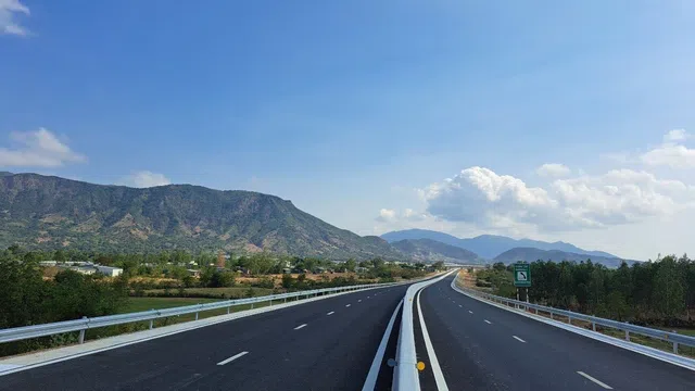 Tiến độ nhiều trạm dừng nghỉ cao tốc bị chậm vì vướng mắc mặt bằng