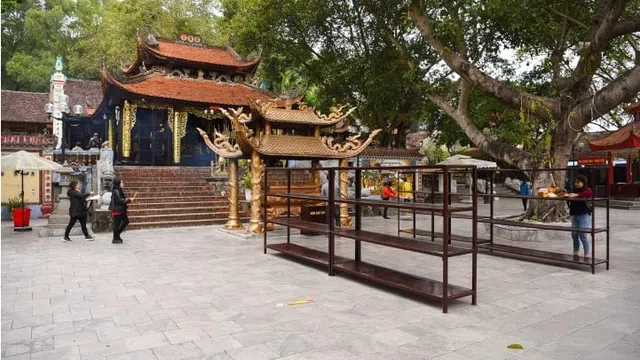Đền Bà Chúa Kho vắng vẻ nhưng vẫn có khách "trả nợ" gần 300 lễ những ngày giáp Tết
